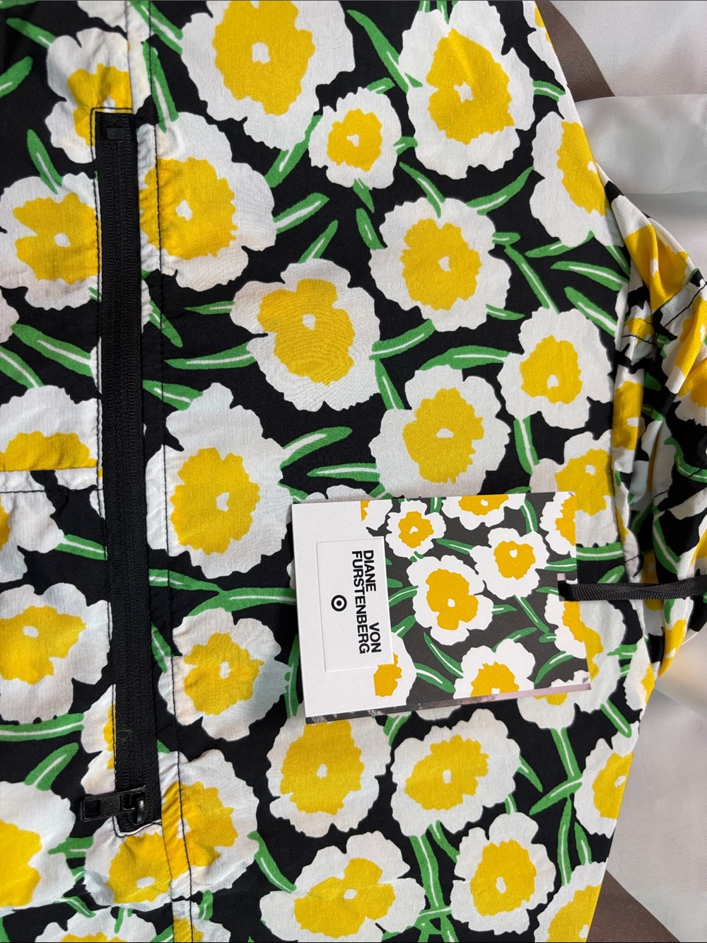 Diane von Furstenberg x Target Hooded Vest with Yellow & White Flowers - Picture 4 of 5
